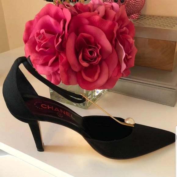 CHANEL Black Satin RARE Pearl Gold Metal sz 38.5 - Picture 5 of 7